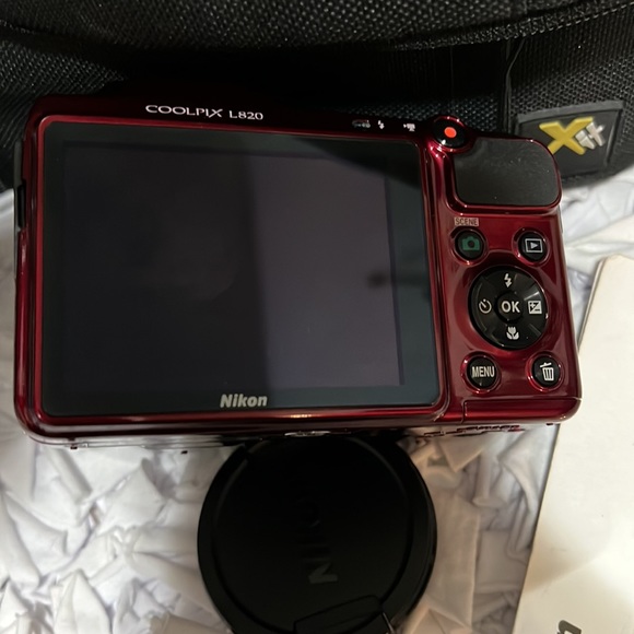 NIKON RED L820 **PREOWNED** Comes with full accessories! - Picture 4 of 4